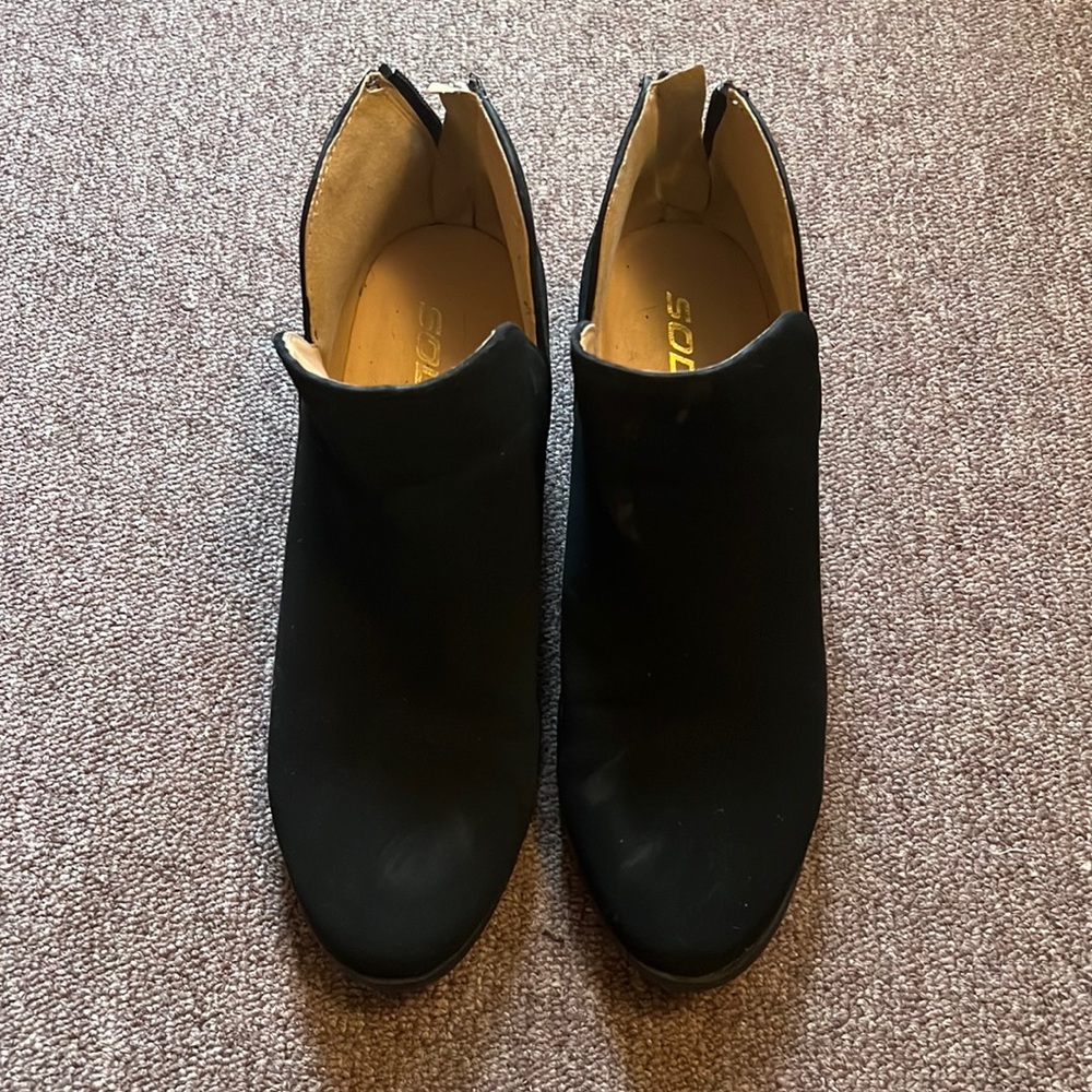 SODA Mafic Women's Almond Toe Faux Suede V Side Western Stacked Heel